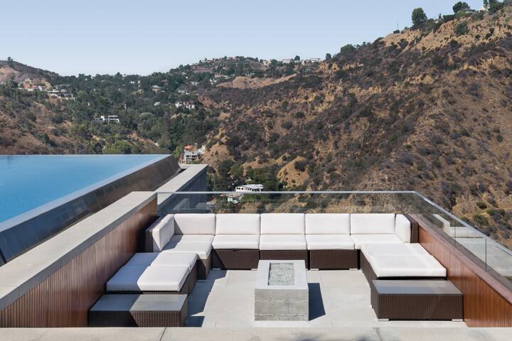 Modern Hercules gallery image 3