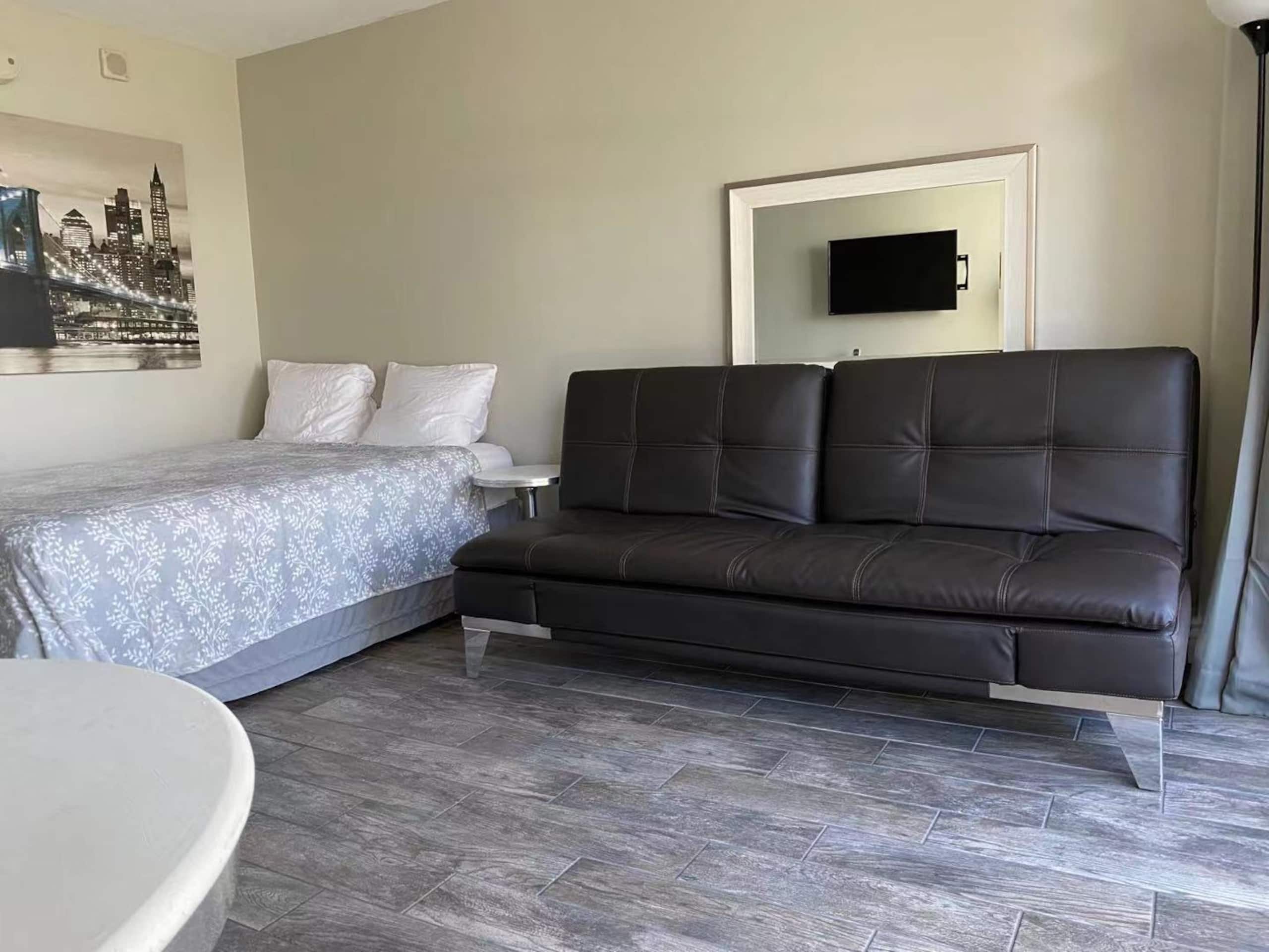 Mango go 215/Spacious Comfortable Studio - Image 1