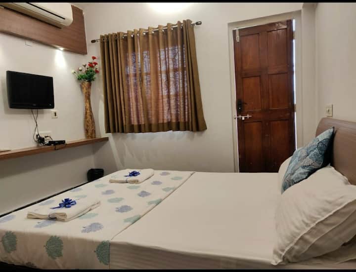 Lobos Guest House Гоа Кавелоссим