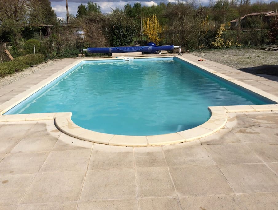 14 meter heated pool, with plenty of terrace to sunbathe and BBQ