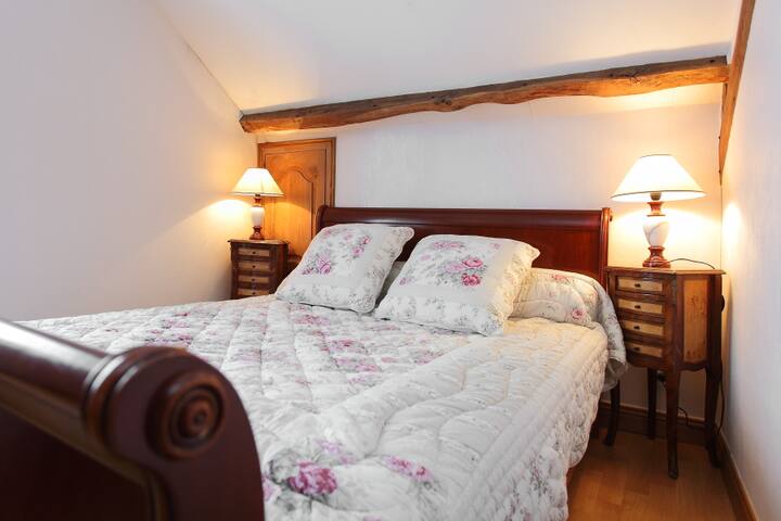 Трета спалня на горния етаж с 1 легло 140 см