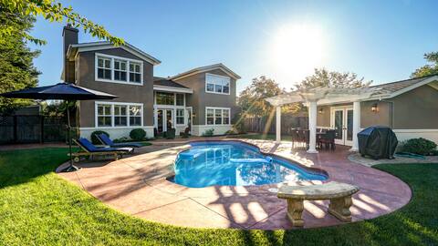 Luxury Wine Country Estate with pool & hot tub