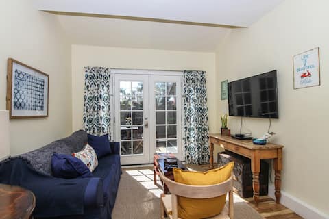 Top Airbnb: Kensington Cottage Escape- Sleeps 2! in Mid City:Normal Heights