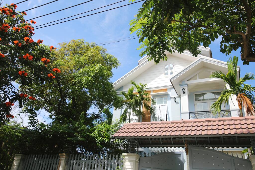 Charming house with lush garden