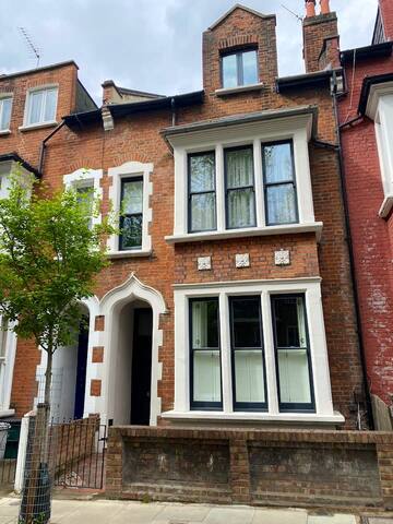 Architect designed, modern Central London home gallery image 3