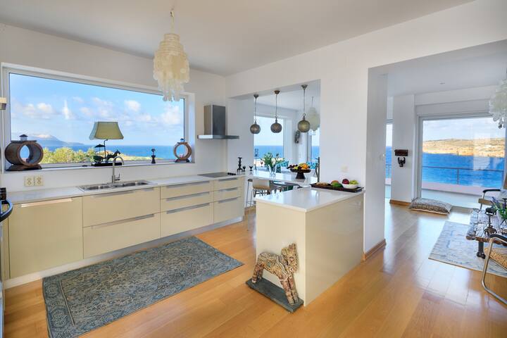 Inger’s House with Private Pool and Amazing Views gallery image 5