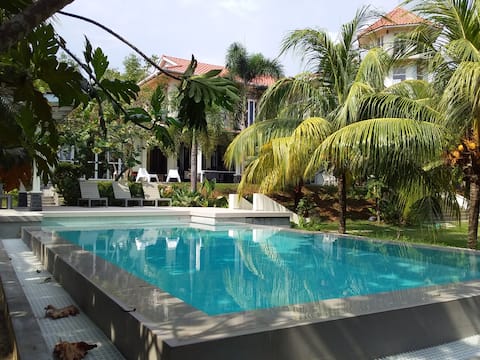 Serenity@PD - hilltop colonial bungalow by the sea