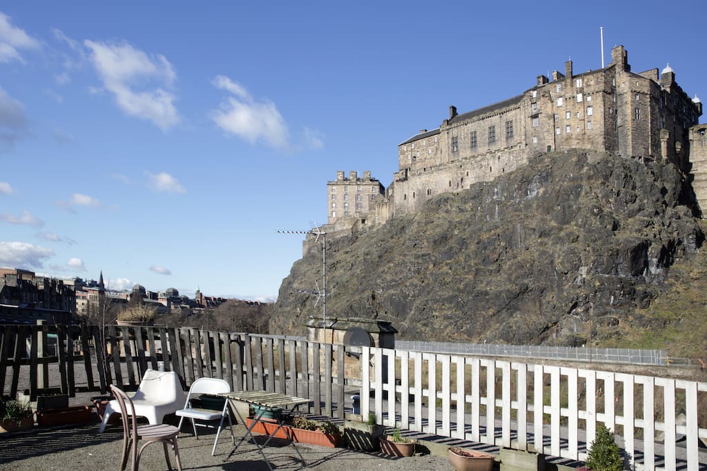 Fantastic Castle views from Rooftop terrace!