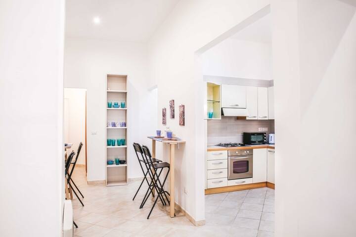 Grande & Caratteristico dietro la Cattedrale gallery image 5