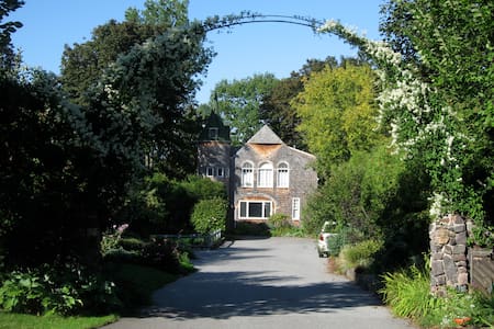 Burlington Carriage House Retreat