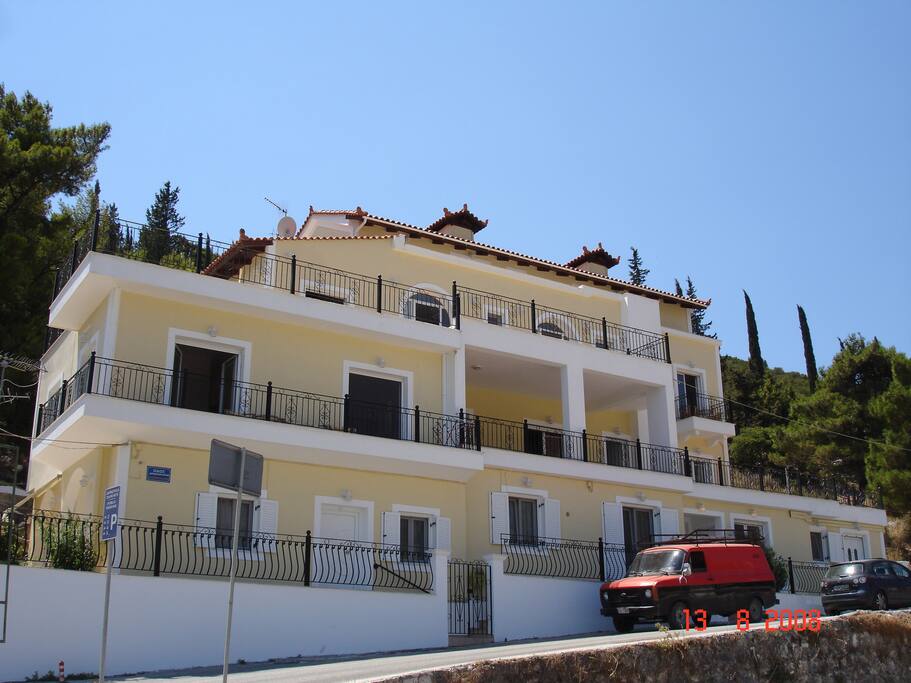 Santafemia / VALEXIA Apartment by Day