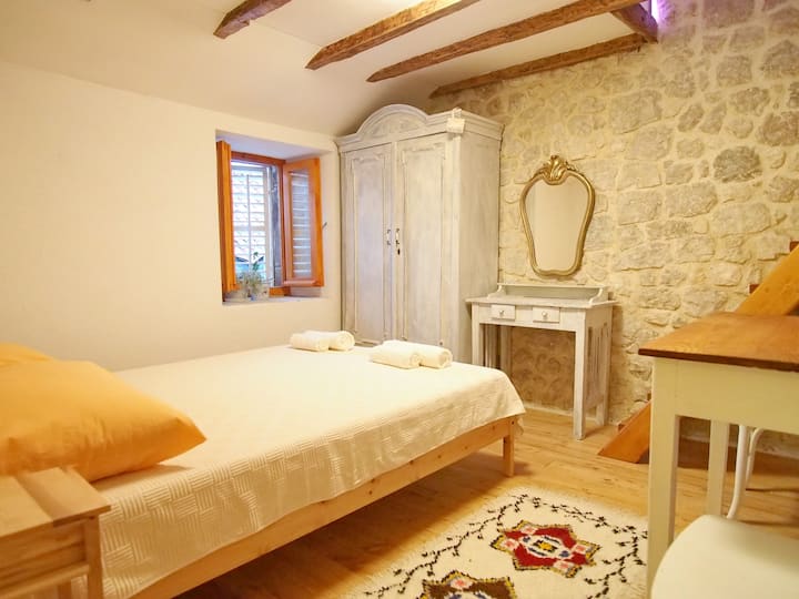 Apartment Lale in Old Town