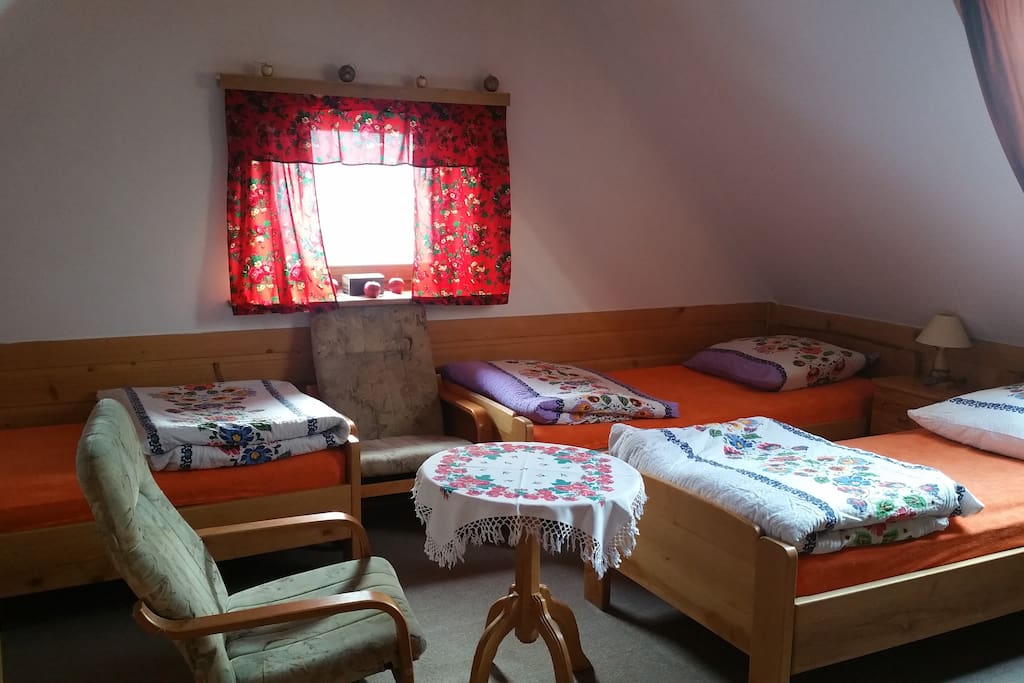 sypialnia, 4 pojedyńcze łóżka