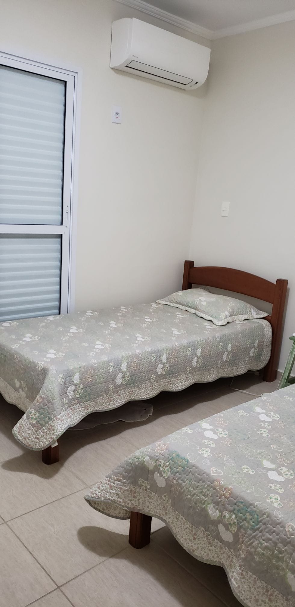 Izba 3: Apartmán s oddelenými posteľami.