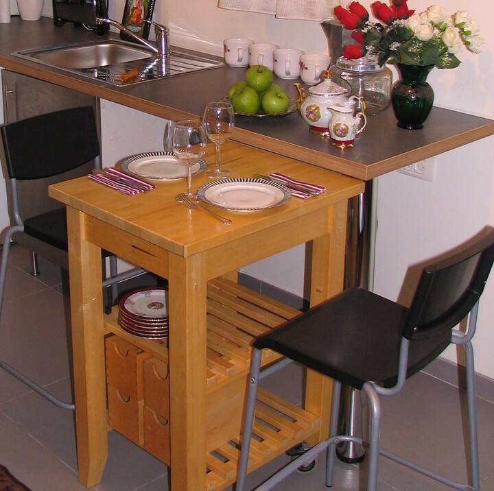 LOVELY STUDIO IN TOWNHOUSE