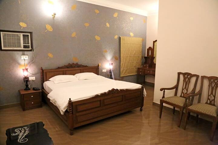 Super Deluxe Room At Assi Ghat 1 Bedroom 1 Bathroom Boutique Hotel In Varanasi India