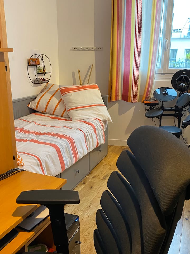 غرفة نوم 3 بسرير درج واحد يمكن تحويله إلى سرير مزدوج 