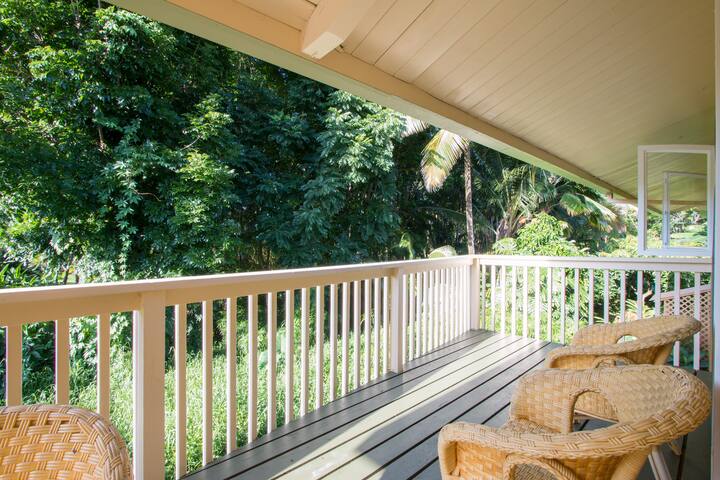 Beautiful Home One Block to Beach at Hanalei Bay gallery image 5