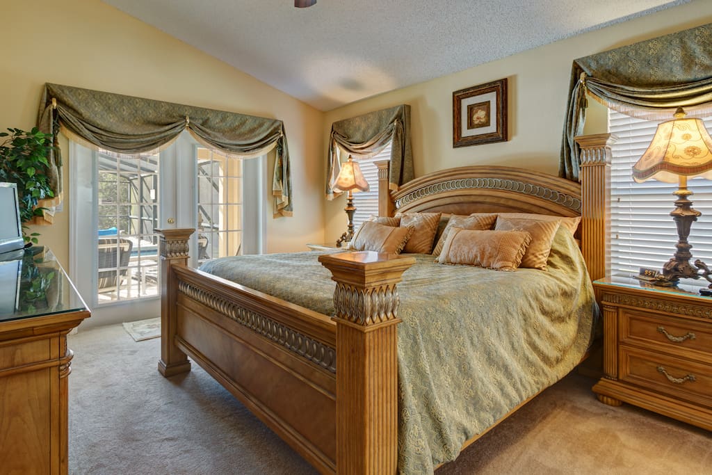 The master, King en-suite bedroom.