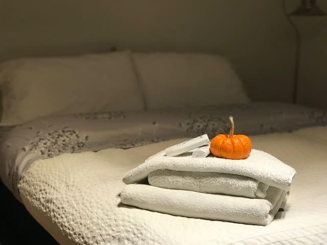 The Nook - Downtown Toronto