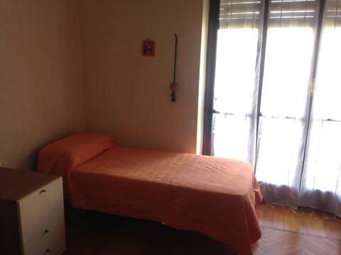 stanza accogliente e luminosa