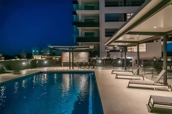 Modern 2BR Apartment with Ocean Views