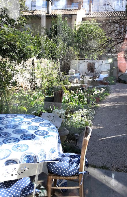 Private room centre ville with garden - Enjoy Breakfast here!