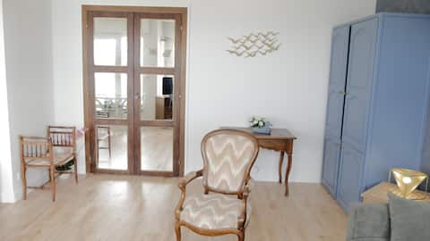 Annonce Airbnb populaire: Sea view apartment in St. Malo, close to the city walls. à Saint Malo