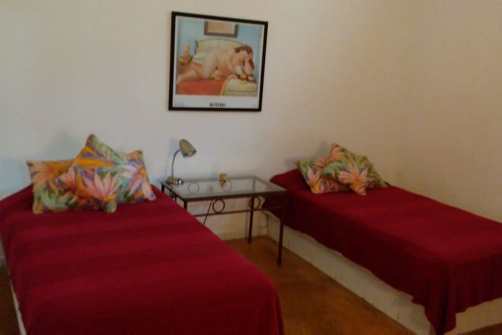 Bedroom 2 single beds