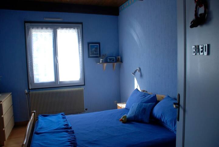 החדר הכחול - כפול עם נוף נהדר לחזית.