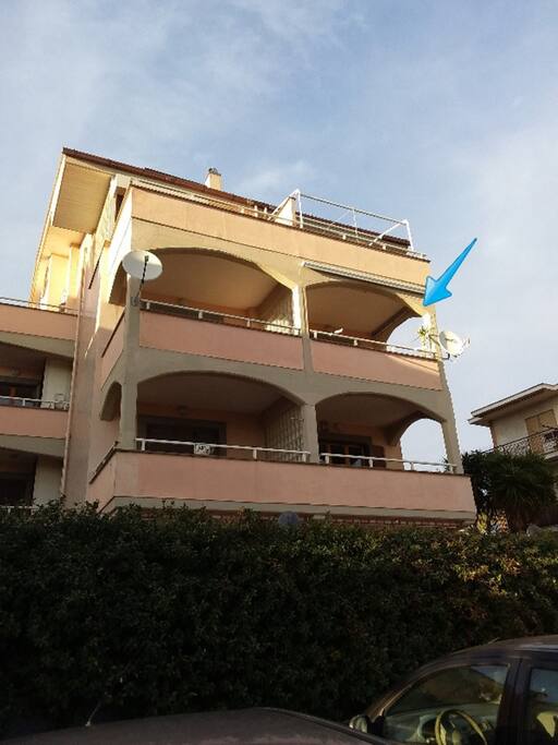 La parte frontale dell'edificio