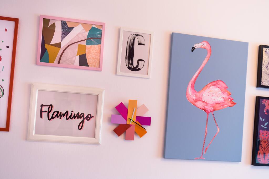 Quirky colourful and energizing - your next stay in Pink Flamingo apartment:)