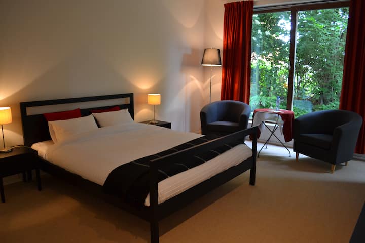 Sfeervolle Bed And Breakfast Met Privé Parking - Beernem
