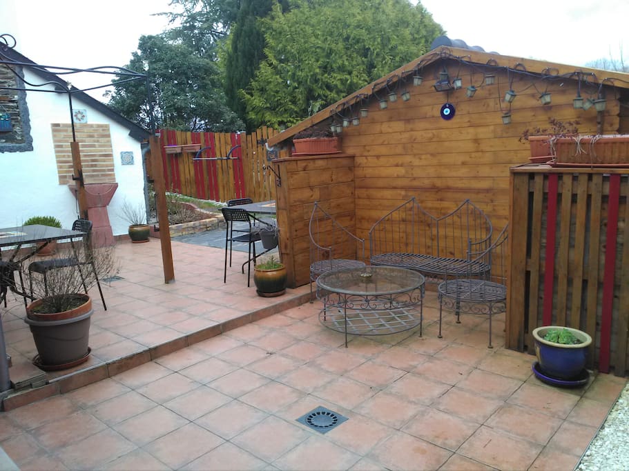 Terrasse à partager entre Boutik et Bülbül