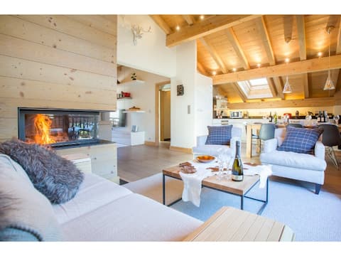 Huge Luxury 4 Bed 5* Penthouse in Central Morzine