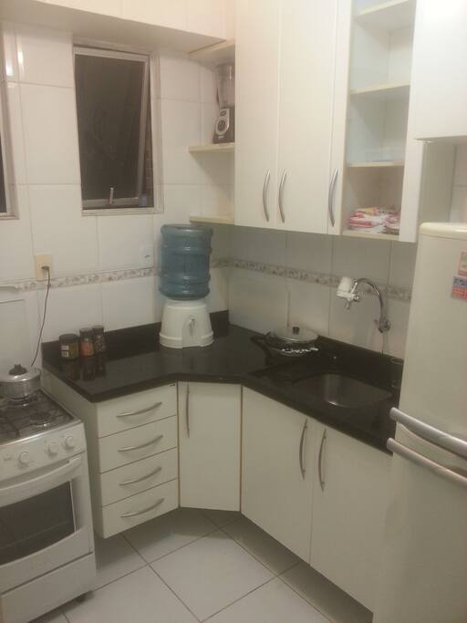 Todos utensílios disponíveis para uso.