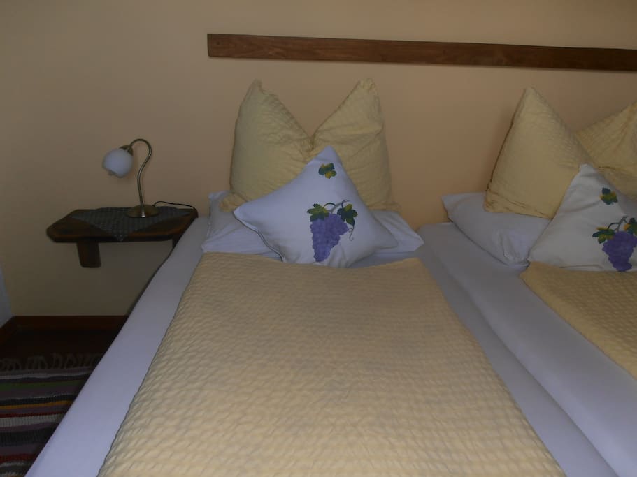gemütliches Doppelbett,