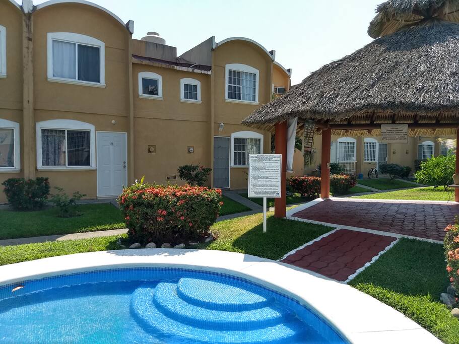 Casa con Palapa y Alberca de uso común
