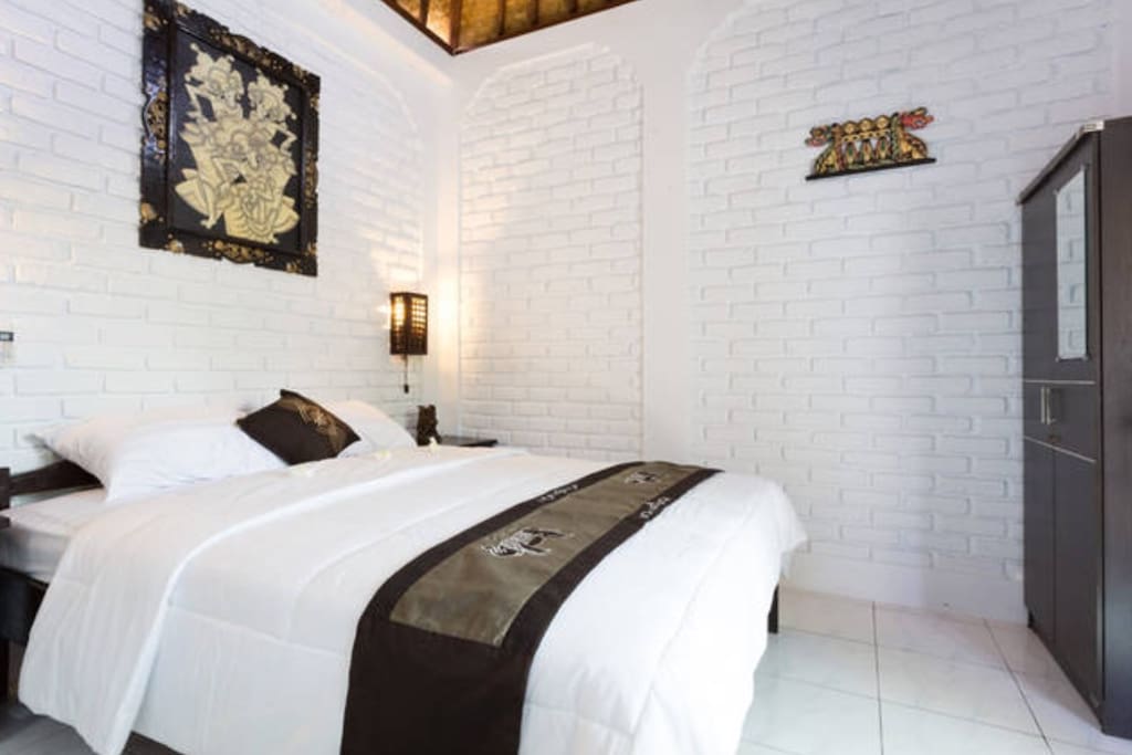 Bedroom with queen size en-suite bathroom