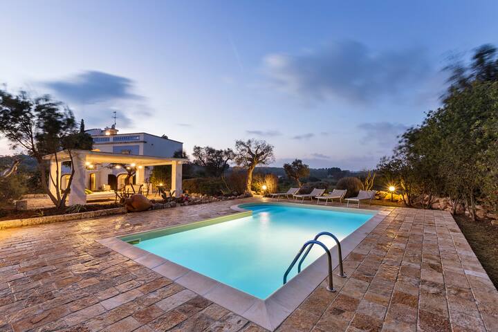 La Casa Blu, antica Villa con piscina e Spa gallery image 2