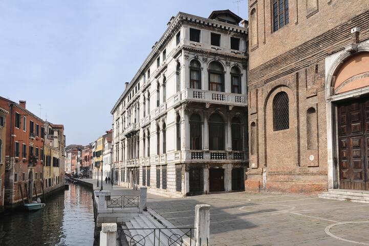 Ca’ Lezze, in the heart of Venice gallery image 3