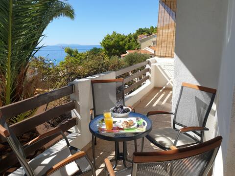 Sea side apartment Rošić