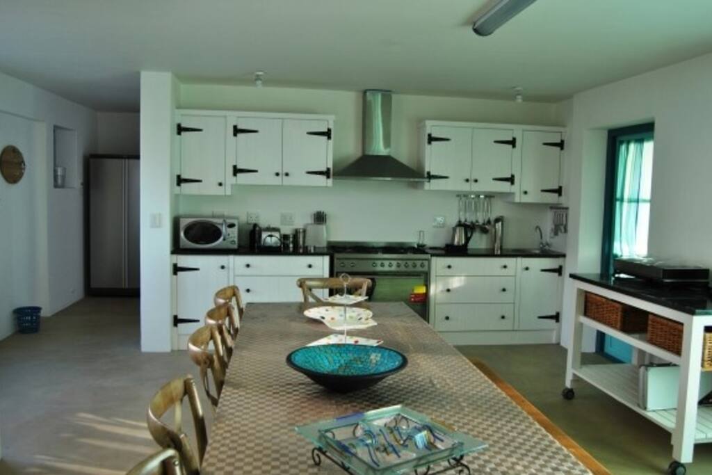 enormous eat-in kitchen, seats 14