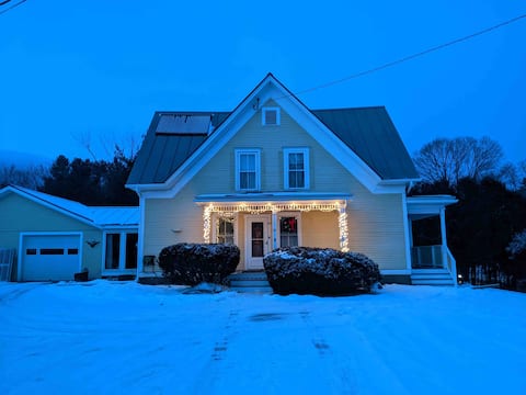Yellow Gables, Classic 2 Bedroom Apt w/ AC