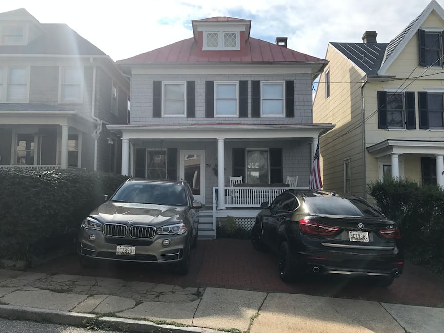 Parking for 3 vehicles!