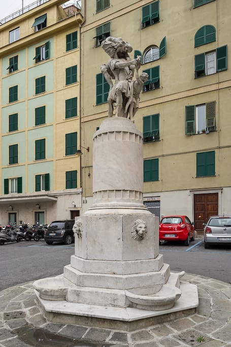 вход с улицы с piazza Bandiera