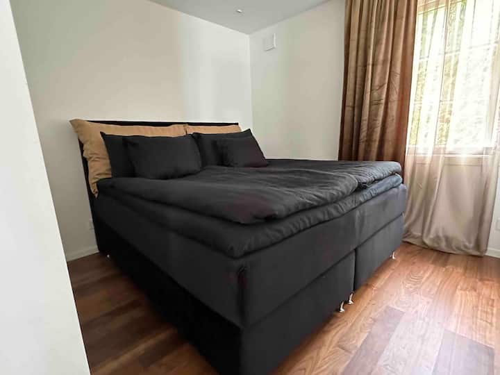 Veliki luksuzni bračni krevet. Ovdje ćete dobro spavati.