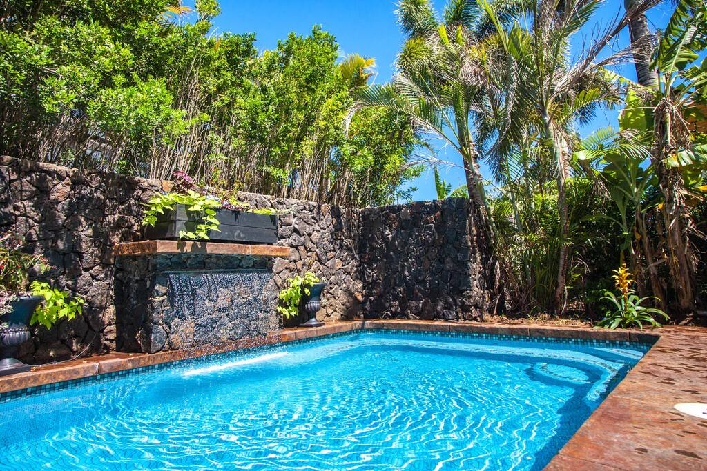 REMOVABLE SAFETY FENCING AROUND POOL AREA.