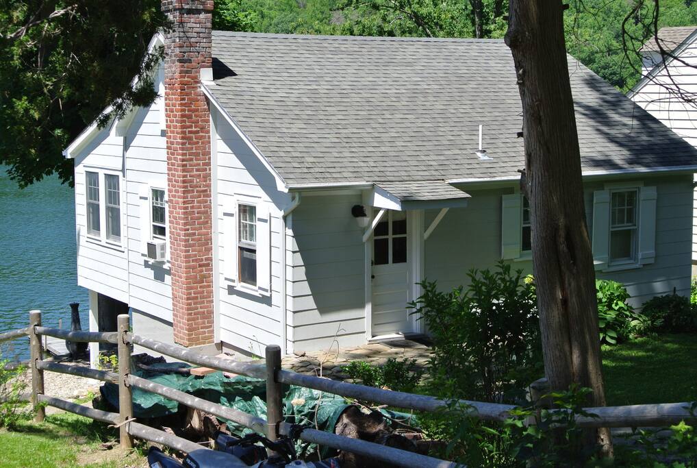 Lake Cottage 70 miles from NYC Cottages for Rent in New Fairfield