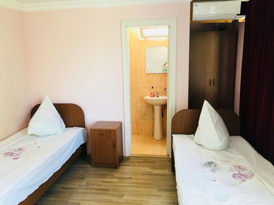 3 place room